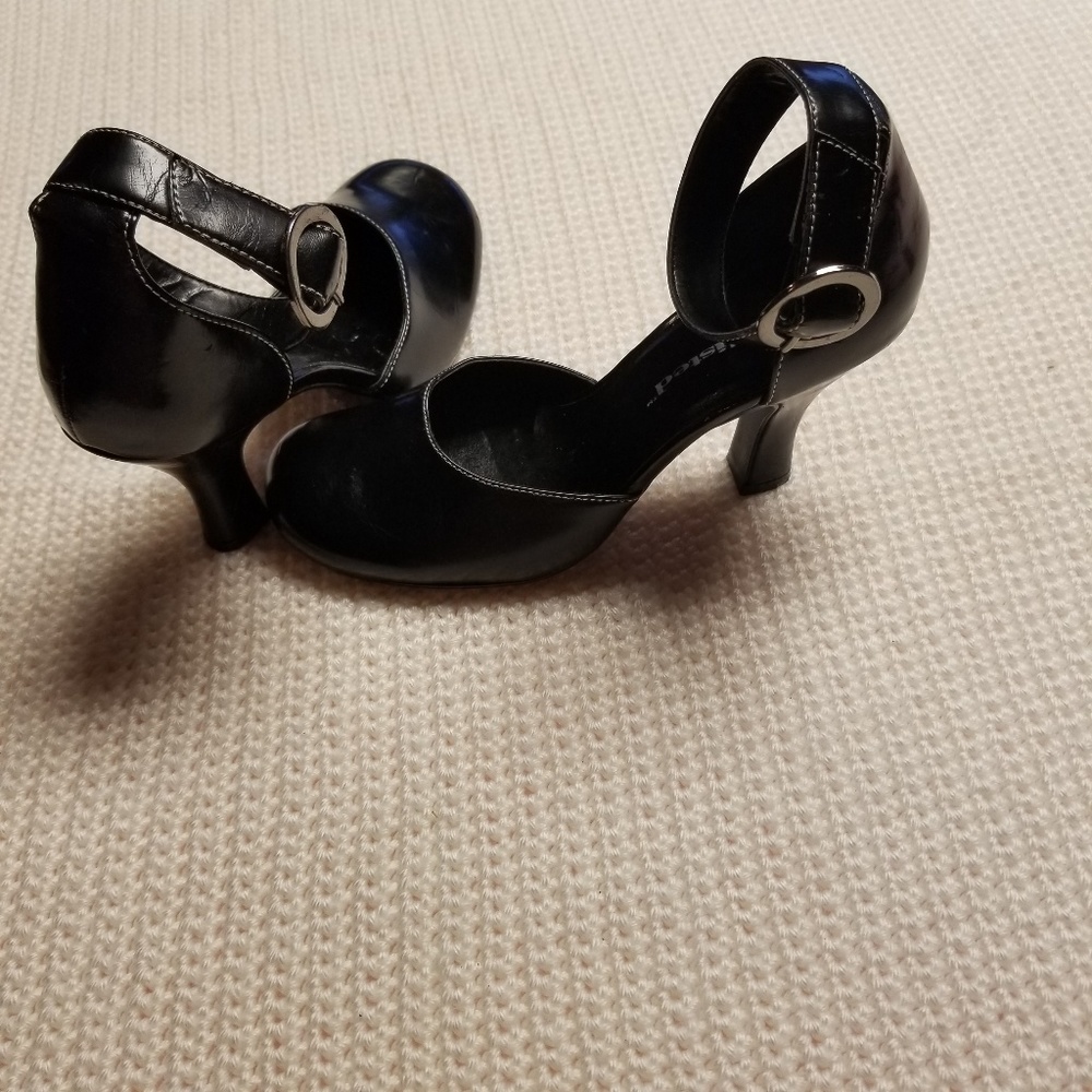 Unlisted black dress/sandal shoes